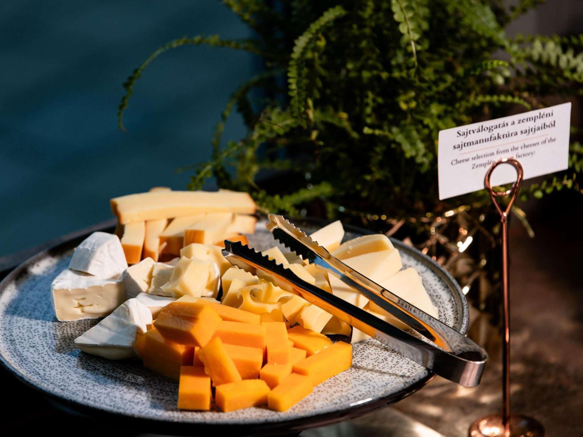 Minaro Hotel Tokaj - Mgallery Collection (Adults Only) Buitenkant foto A cheese platter